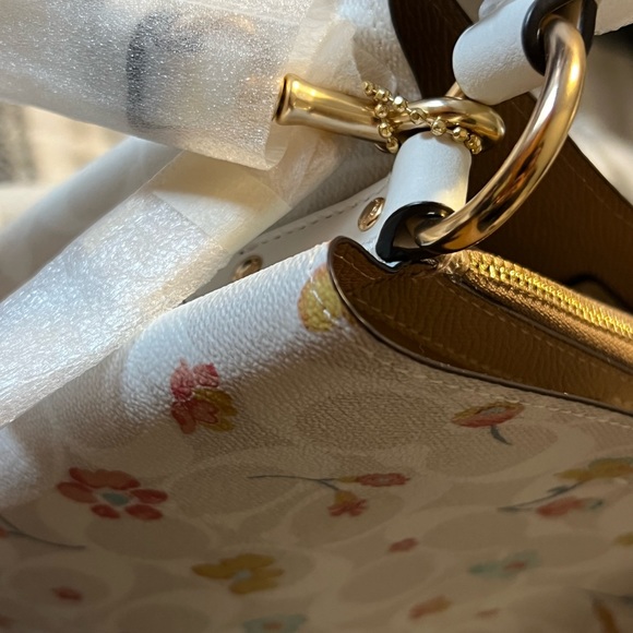 Coach Brand New!! - Picture 7 of 9